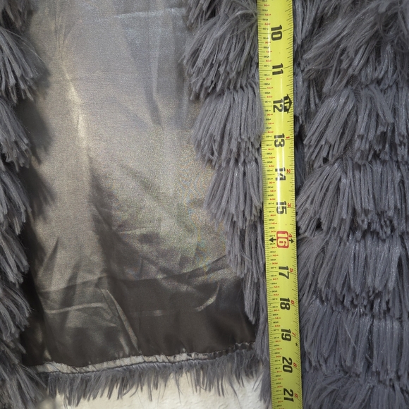 Fantastic Fawn Shaggy Small Gray Faux Fur Jacket Full Tassels Long Sleeves - Picture 13 of 15